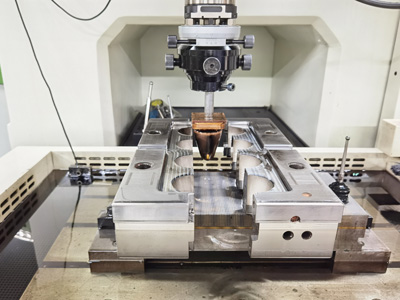 世邦塑膠-開模設備