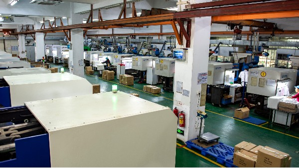 塑膠模具開(kāi)模廠家生產(chǎn)過(guò)程中出現(xiàn)溢料怎么辦？